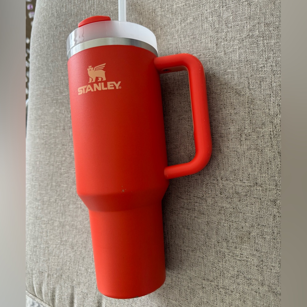 Gently used Stanley (40 oz)